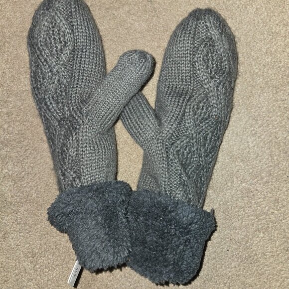Howards mittens - Picture 1 of 3